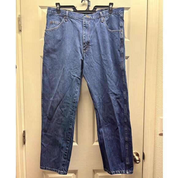 Wrangler Men's Size 40x30 Regular Fit Straight Leg Workwear Denim Jeans 96501MR - Picture 1 of 4